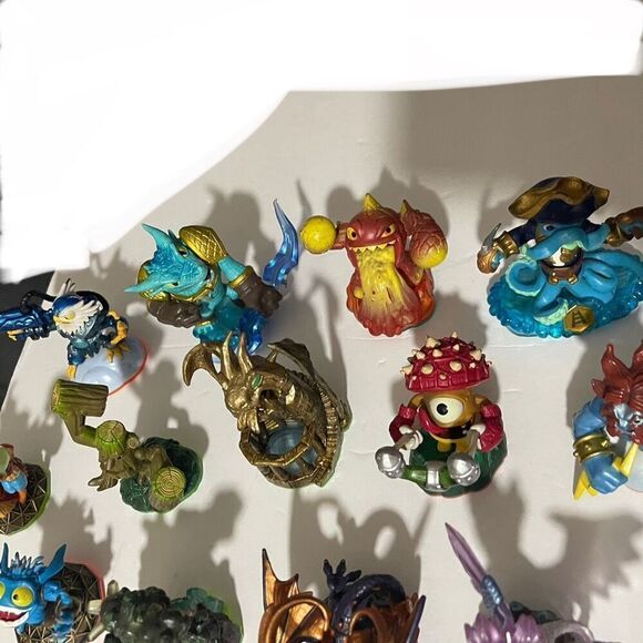 Skylanders Mixed Lot 17 figures with NWT bag Lightcore Flashwing Torch Double Tr - Picture 4 of 5